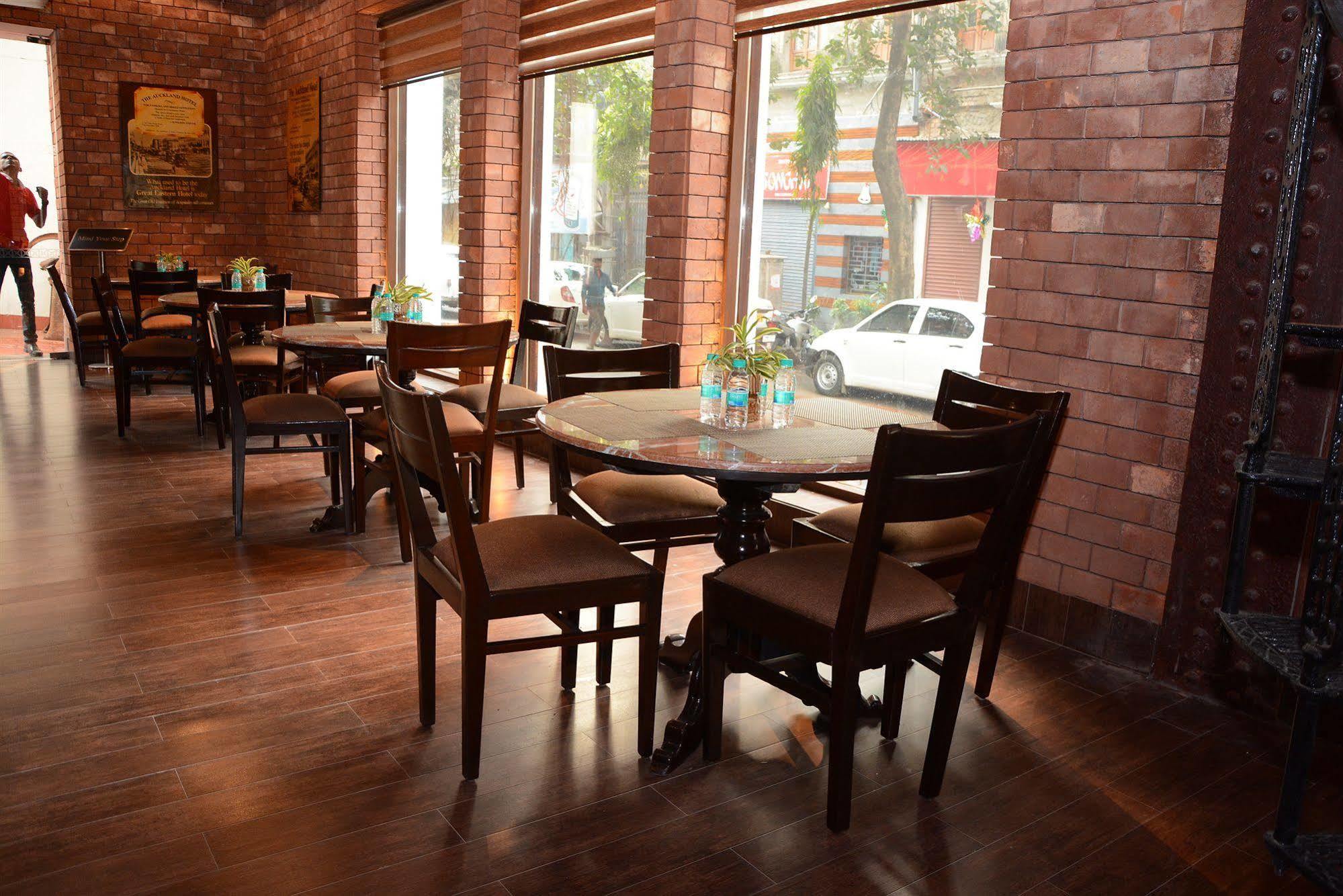 होटल The Lalit Great Eastern 5*